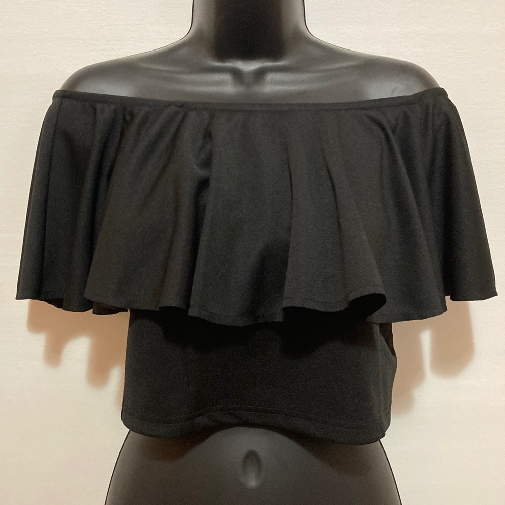 New top black free shoulders